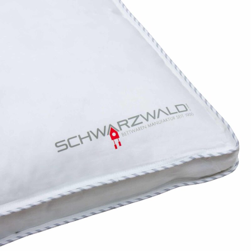 Schwarzwald · Kopfkissen DORA 40x80 cm | mit 5 cm Außensteg – Detailbild 1 – jetzt kaufen bei Lifetex-Heimtextilien.de