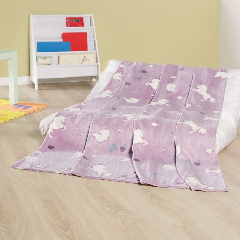GOLD-LINE HOME Kinder Wohndecke Einhorn Glow in the Dark Kuscheldecke 150x200cm, Rosa – Detailbild 1 – jetzt kaufen bei Lifetex-Heimtextilien.de