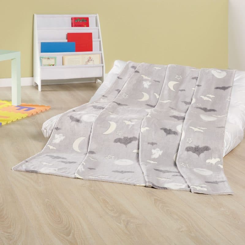 GOLD-LINE HOME Kinder Wohndecke Fledermaus Glow in the Dark Kuscheldecke 150x200cm, Grau – jetzt kaufen bei Lifetex-Heimtextilien.de